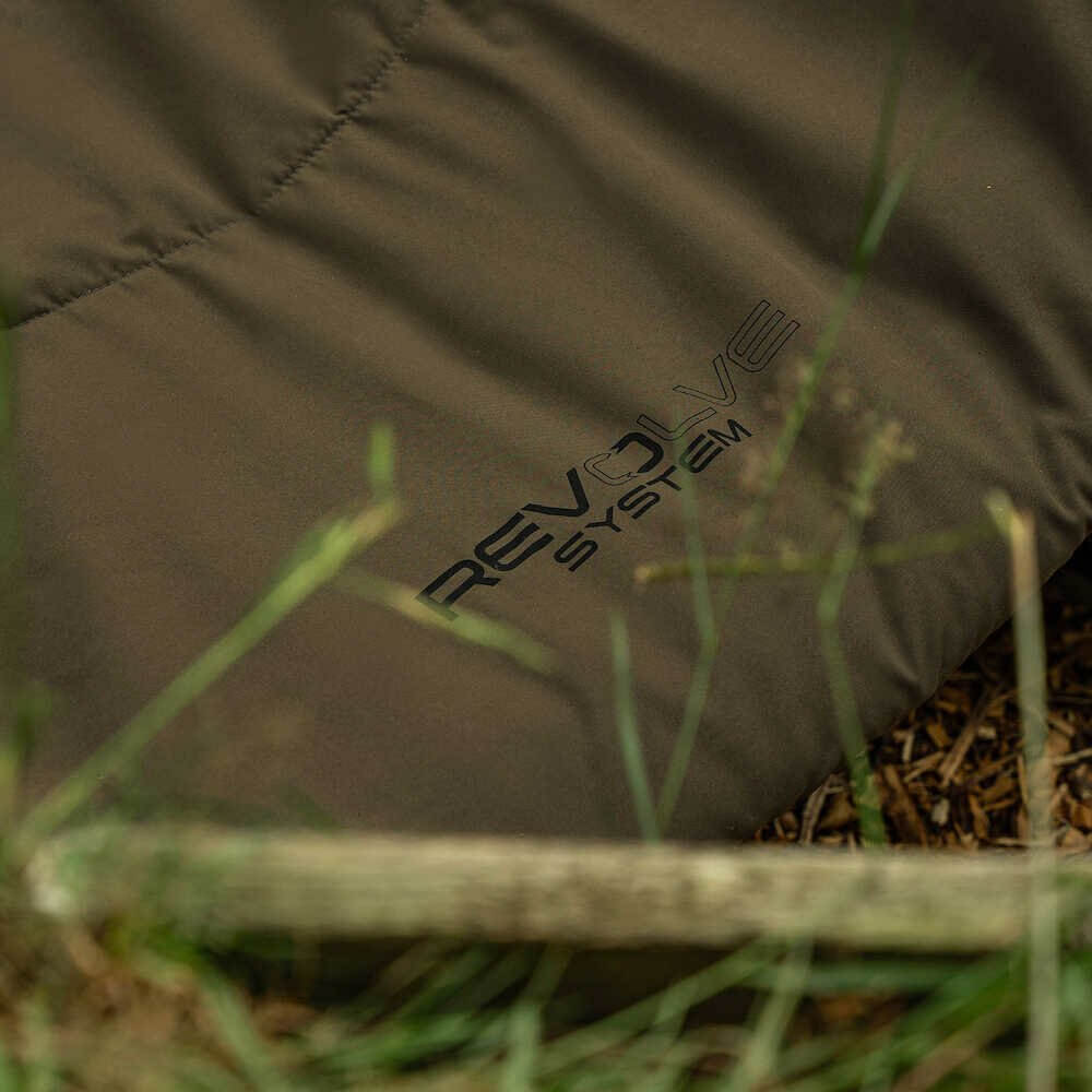 Bed Chair with sleeping bag Avid Carp Revolve System